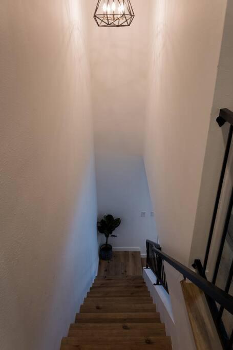 Stylish 2 Bed 1 And Half Bath Apartment Near Sofi Stadium, Lax, Forum إنغليووود، لوس أنجليس، كاليفورنيا المظهر الخارجي الصورة