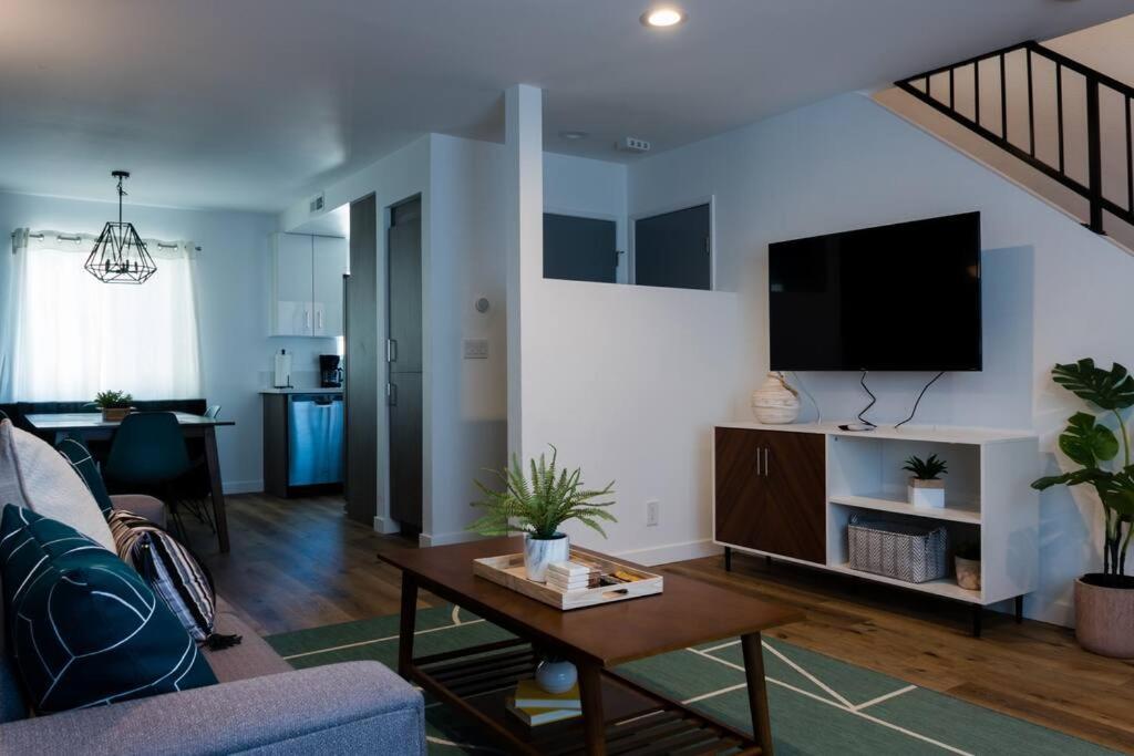 Stylish 2 Bed 1 And Half Bath Apartment Near Sofi Stadium, Lax, Forum إنغليووود، لوس أنجليس، كاليفورنيا المظهر الخارجي الصورة